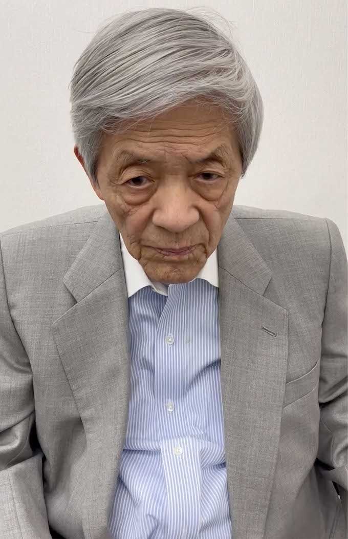 10月26日、動画を投稿して『激論！クロスファイア』（BS朝日）での発言を改めて謝罪した田原総一朗。目線は終始、カメラの下方向に（本人のXより）