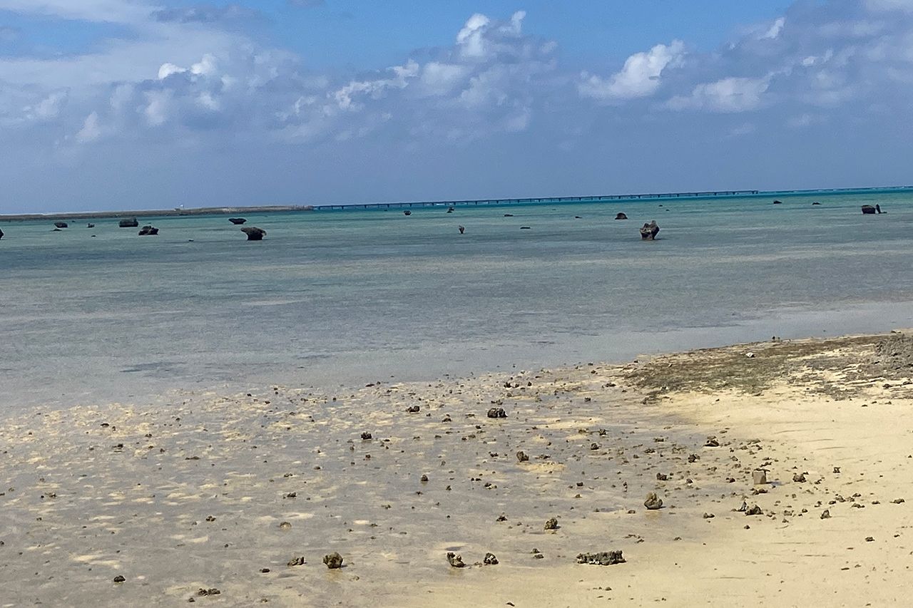 大野智が釣りをしているという海。すっかり見た目も変わった彼の存在に気づく者は少ない