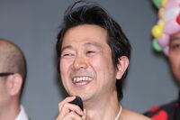 『R-1ぐらんぷり』決勝進出のアキラ100％、禁断の裸芸人を放送作家が褒める理由