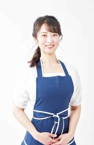 鈴木沙織さん●ダイエット料理研究家。製薬会社に勤務していた際の知識をもとに、独自の糖質制限レシピを開発。メディアなどで発信する。著書に『毎日食べてもやせられる！魔法のやせスイーツ』（主婦の友社）ほか。