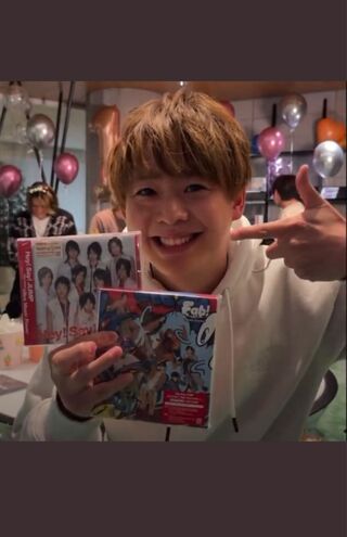 インスタライブで元メンバーの森本龍太郎の顔を隠す有岡大貴