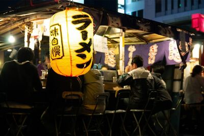 あまり見かけなくなった移動式のラーメン屋台。