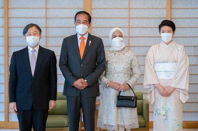 7月27日、マスク着用などの感染対策を講じ、会見されたインドネシア大統領夫妻と天皇皇后両陛下