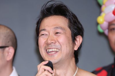 『R-1ぐらんぷり』決勝進出のアキラ100％、禁断の裸芸人を放送作家が褒める理由