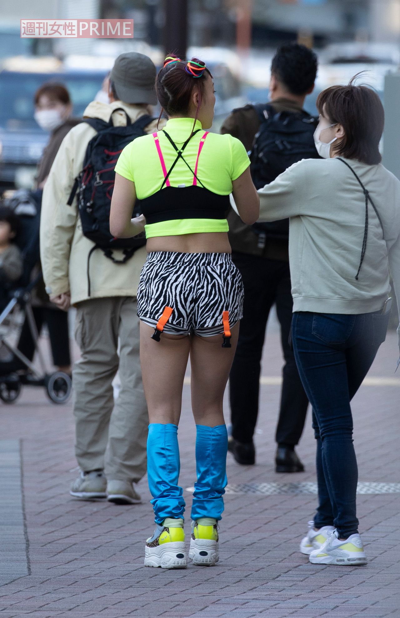 2021年2月、寒空での撮影に臨むフワちゃん。かなり目立っていた