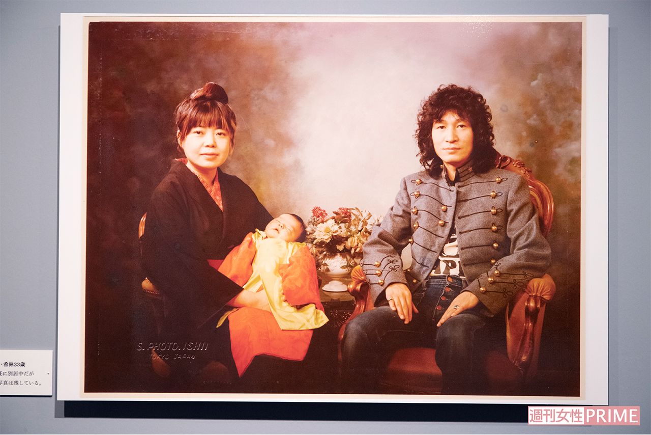 '76年、希林さん33歳。長女・也哉子のお宮参り。すでに夫・裕也さんとは別居中だが、当時から家族写真は残している　撮影／齋藤周造