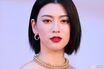 三吉彩花、『背中タトゥー』『高露出ファッション』の次は独創的アートブックが話題に！世界的写真家とコラボも《しっくりこない》の戸惑い