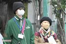 永山瑛太・木村カエラが運動会に登場も…全身緑な“アマガエルコ…
