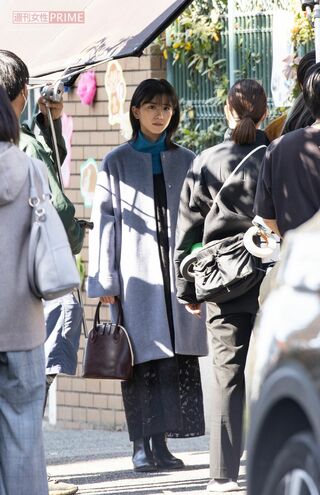 黒島結菜（2022年11月、『クロサギ』ロケ）