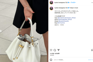 ミニスカート姿で生脚を披露した長谷川京子（公式インスタグラムより）