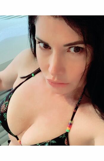 堂々たる美ボディは、加工のようには見えないカイヤ。これも日々のトレーニングの成果か。本人Instagramより