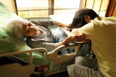 「人生の最期は自宅で」が6割、最期を迎えたくない場所は「子の家」の一方、「病院では死にたくない」とい…