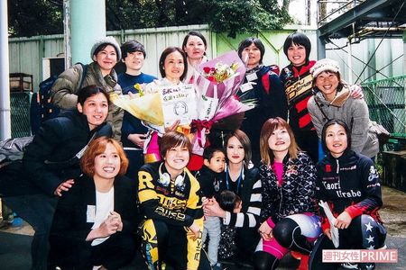 2017年3月26日、千葉競輪場で行われた54歳のラストラン。大勢の仲間が“鉄人”の引退に駆けつけてくれた