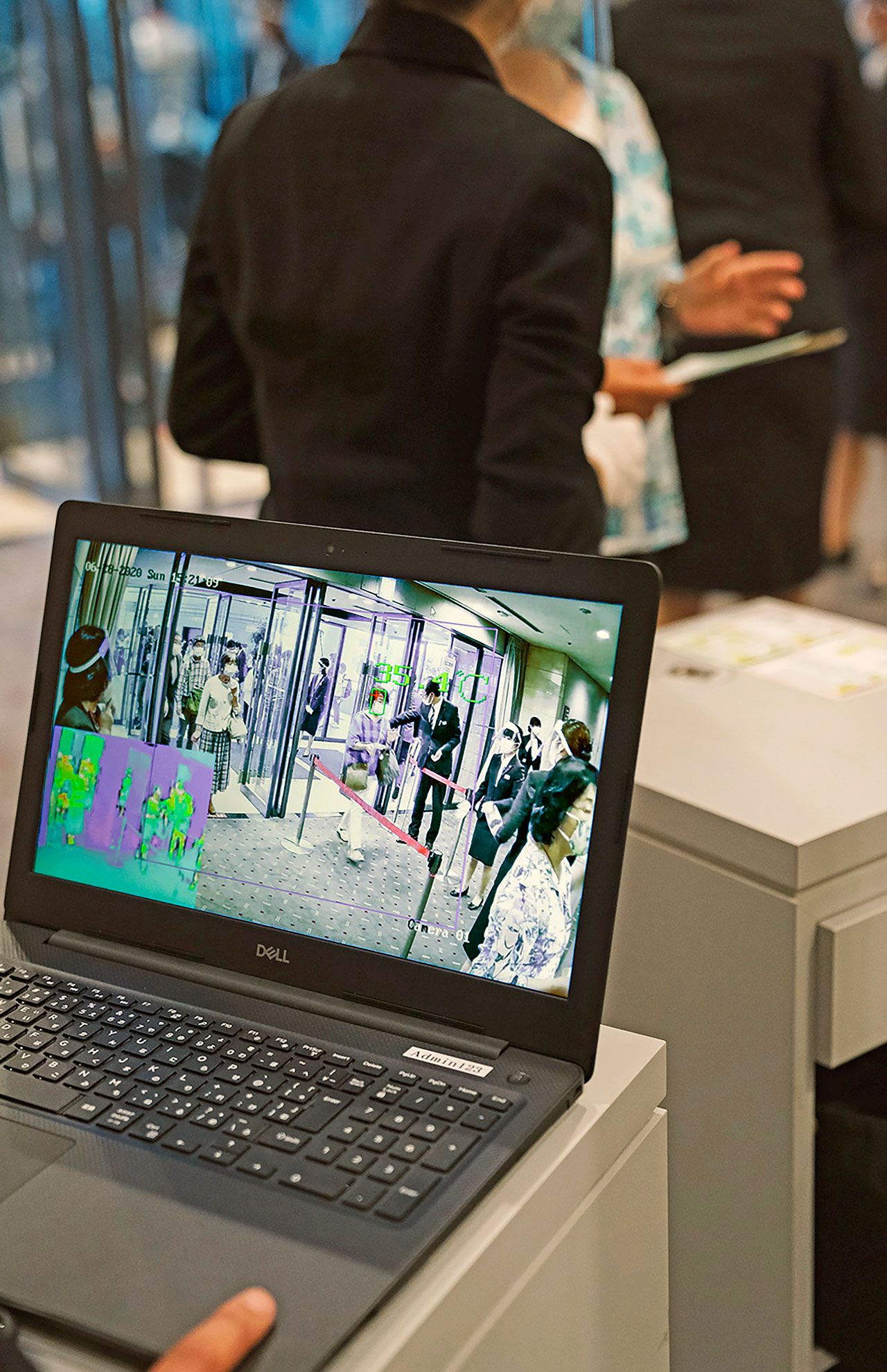 サーモカメラによる検温。37.5度以上ある場合は入場不可。ただ、この日の来場者は全員クリア