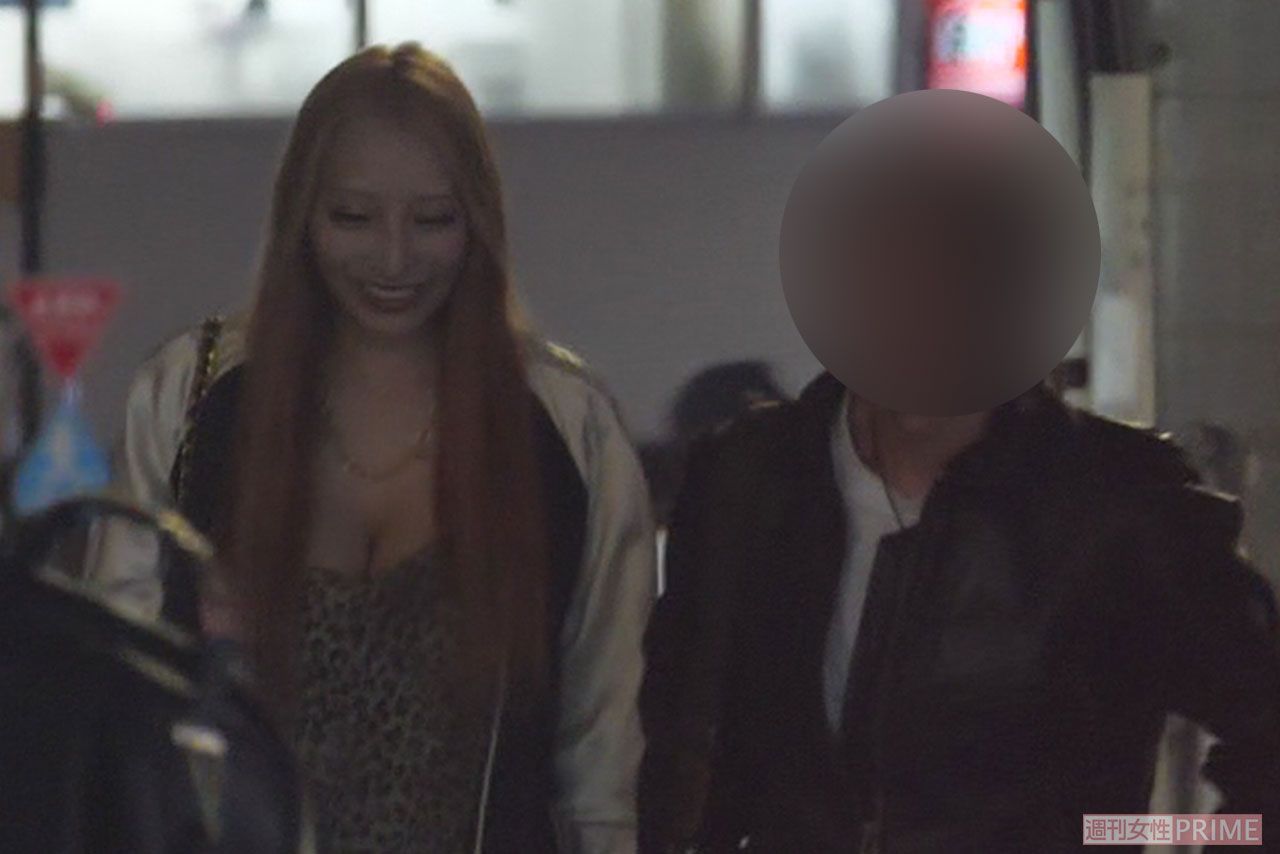新恋人？と港区の路上を歩く加藤紗里