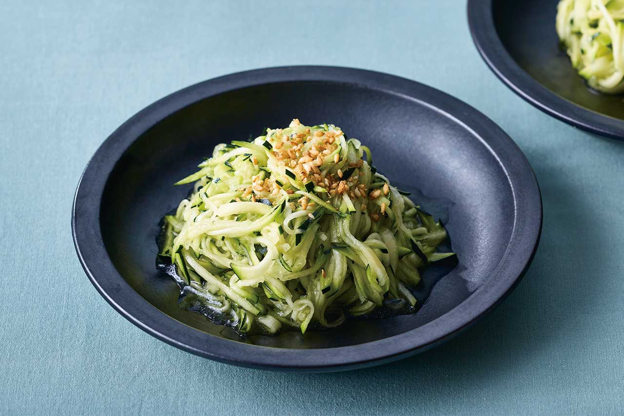 ズッキーニそうめんのナムル（調理／みないきぬこ、撮影／廣瀬靖士）