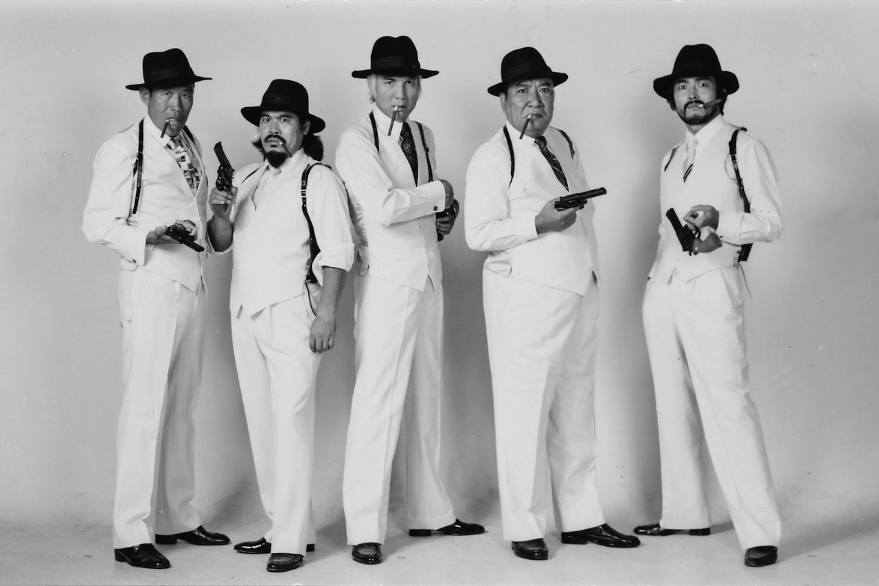 「悪役商会」のメンバーたちと。怖い見た目の役者が勢ぞろいした