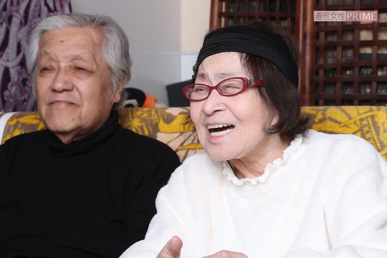 昨年12月、ミッチー・サッチー騒動を振り返った浅香さん（右）と内縁夫の世志