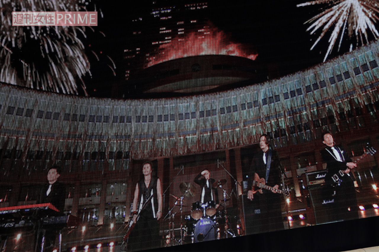 2016年のNHK紅白で、都庁前から中継で歌ったTOKIOの5人