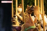 【独自】愛子さま、身長180cm超えのイケメンとペアで満喫された「お忍び遊園地デ…