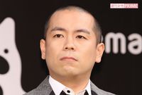 トシ、公園でのイクメンパパ姿！  変装するも顔のカタチですぐにバレる