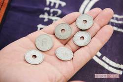 御用聞きを始めるきっかけとなった“古銭”を今も大切に持ち歩く
