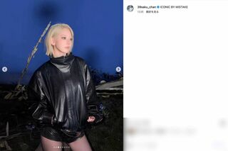 脚の付け根まで完全に露わになった“超ミニ丈”のホットパンツ姿を披露したLE SSERAFIMのSAKURAこと宮脇咲良（本人のインスタグラムより）