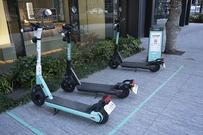 「絶対また事故が増える」道路交通法改正で“電動キックボード”の未来は？　シェアサービススタッフに懸念…