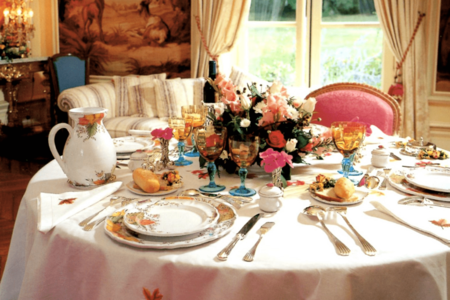 ロゼール城のテーブルセッティング