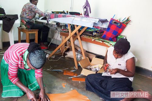 最初は知人の家の部屋を借りて工房として使わせてもらっていた