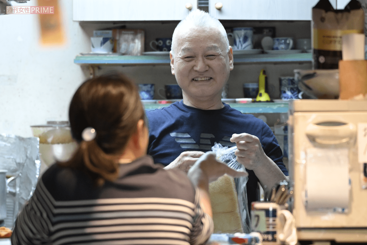 ささいな口論は絶えないが、愛する妻には叱られても、その表情はどこか楽しげ（撮影／渡邉智裕）