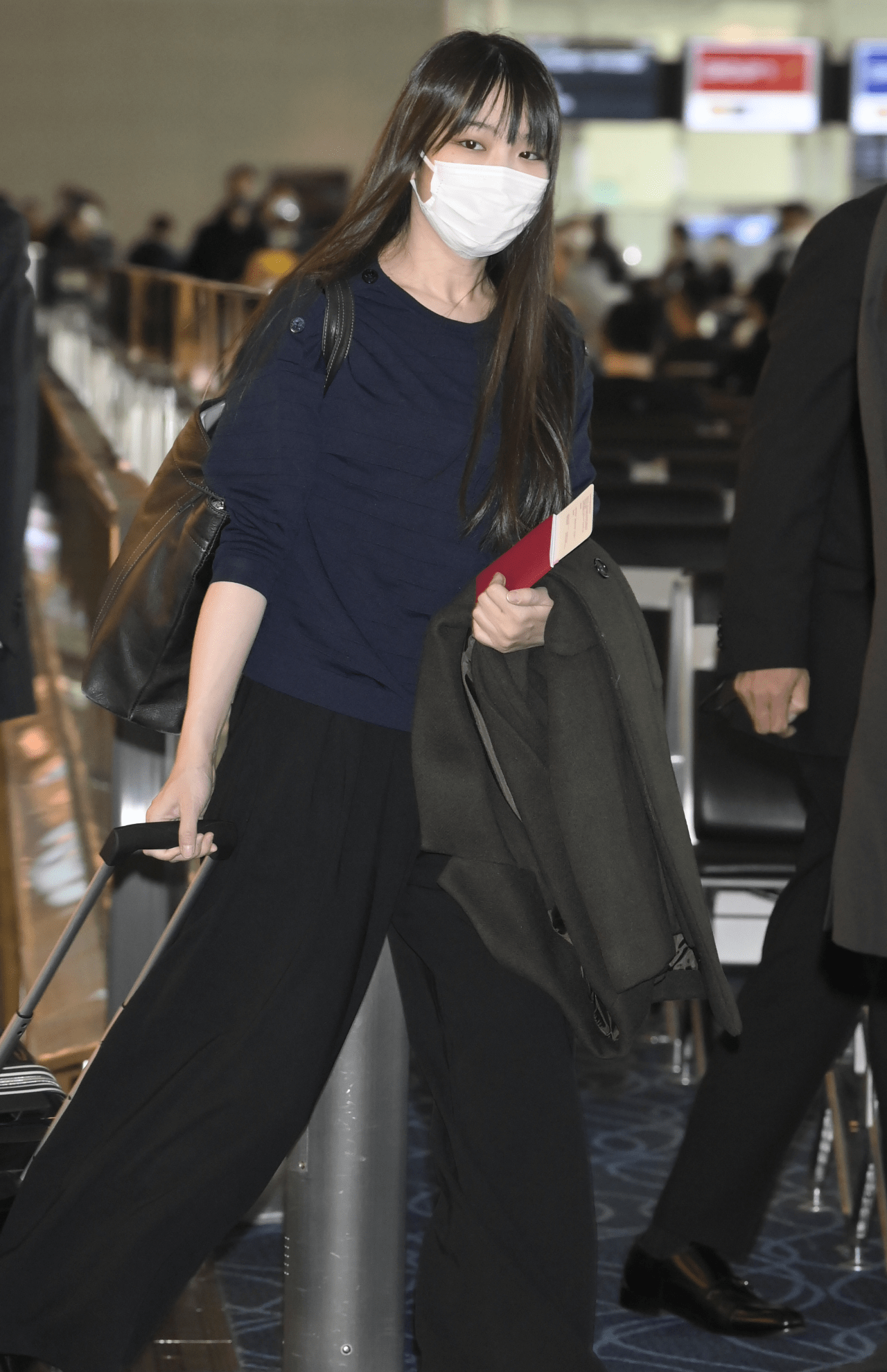 '21年11月、渡米のため羽田空港を出発する眞子さん