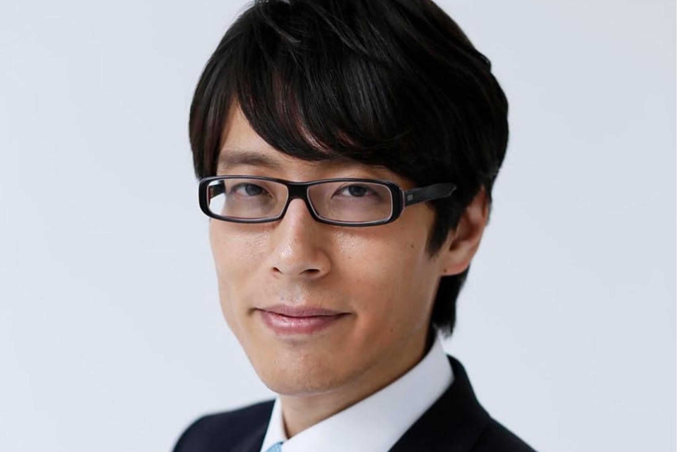 古墳の中には鏡、剣、勾玉の三種の神器を復元、副葬するという竹田恒泰さん