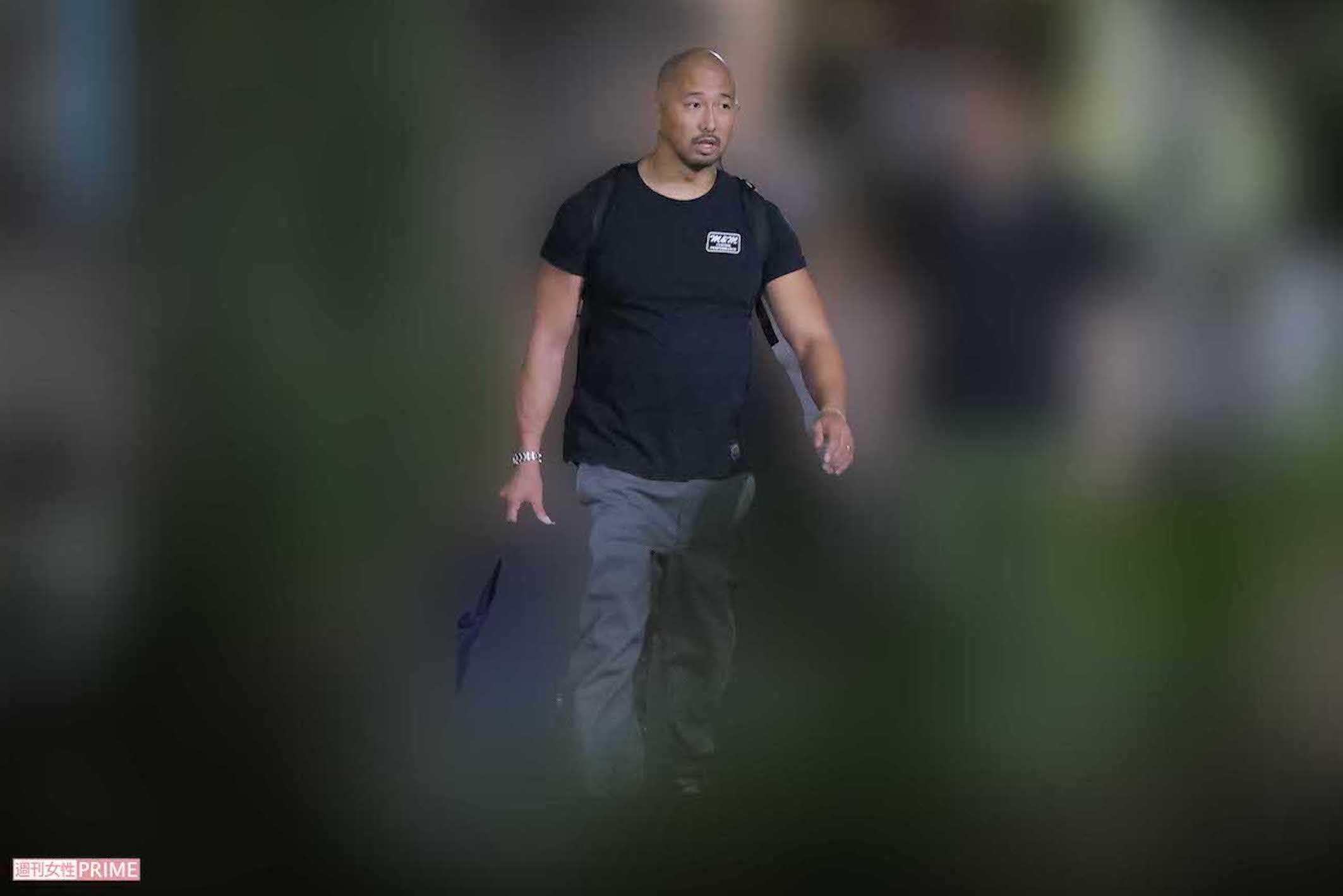 自宅に帰宅した木村拓哉の弟・俊作氏を直撃すると、最初は驚いた様子だったが、A子さんの名前を出すと30分以上にわたり興奮してまくし立てた