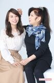 「あっ、ゴミがついてる」とMay J.の髪に触れる八代。今回のコラボでさらに距離が縮まったよう