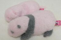 かわいくない「ピンクのパンダ」“シャンシャングッズ” の製作背景とヒットの裏側