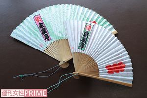 場内では弁当のほか扇子、湯のみ、はっぴ形手ぬぐいなどオリジナルの寄席グッズも購入できる