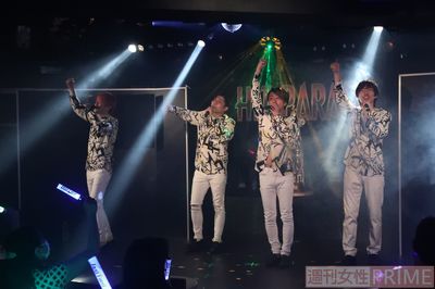 新型コロナウイルス対策のため、人数を限定したイベントにて。さまざまなジャンルの曲を歌い上げるメンバーたち