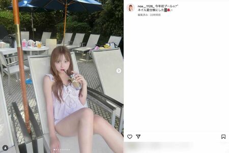 《今年初プール》というコメントとともにピンクの水着ショットを披露した辻希美と俳優の杉浦太陽の長女・希空（本人のインスタグラムより）