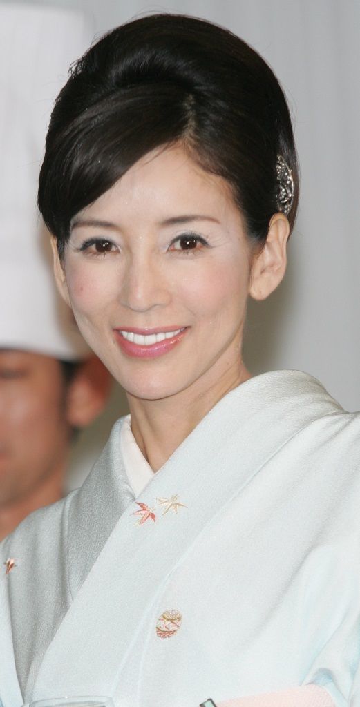 川島なお美さん困っている新人女優に 靴を替えてあげて 週刊女性prime