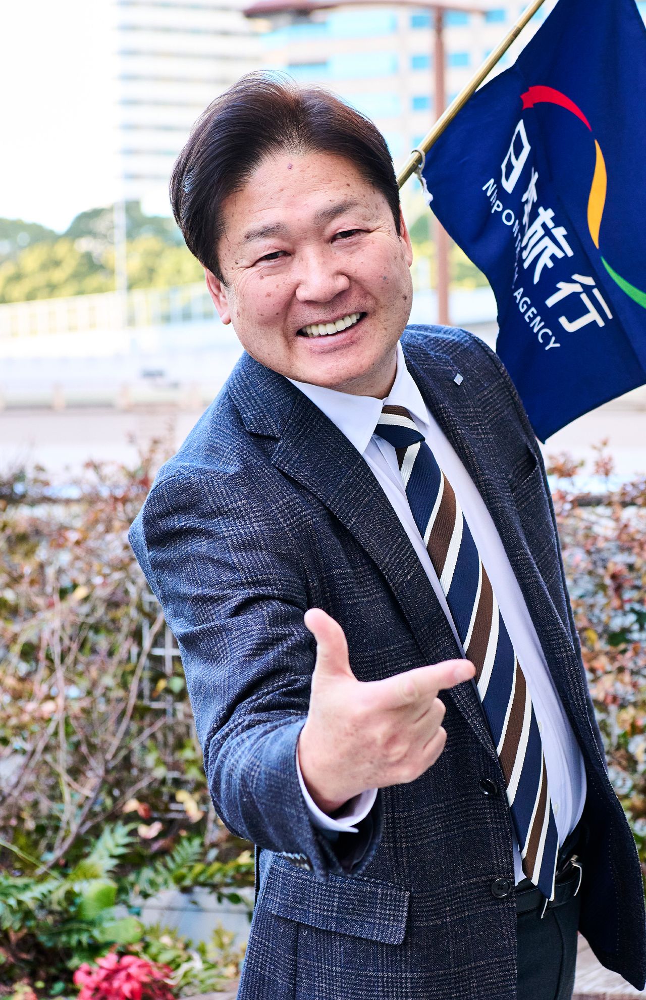 平田進也●1957年、奈良県生まれ。京都外国語大学卒業。手がけたツアーは発売後すぐ売り切れるほど人気の「ナニワのカリスマ添乗員」。京都府のほか、多くの自治体で観光大使を務めている。全国の絶景、うまいものを知り尽くす。