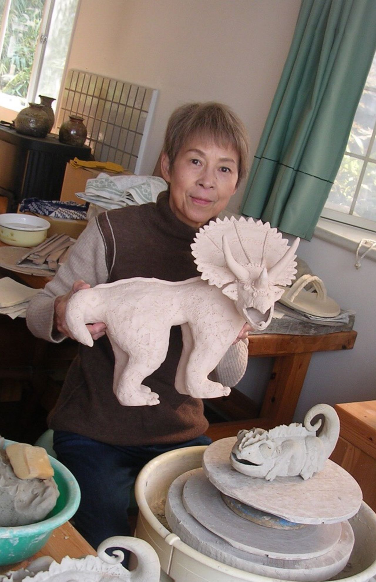 恐竜の像を作った丘さん