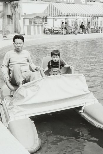 3歳ごろ。子煩悩な父は近所の子どもたちも誘い、よく遊園地などに連れて行ってくれたという