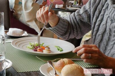 炭水化物は手をつけない、または少しだけ食べて残す