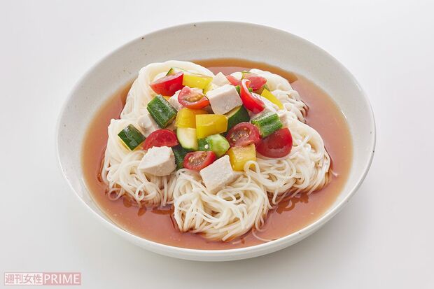 旬野菜ゴロゴロそうめんサラダチキン入り（撮影／廣瀬靖士）