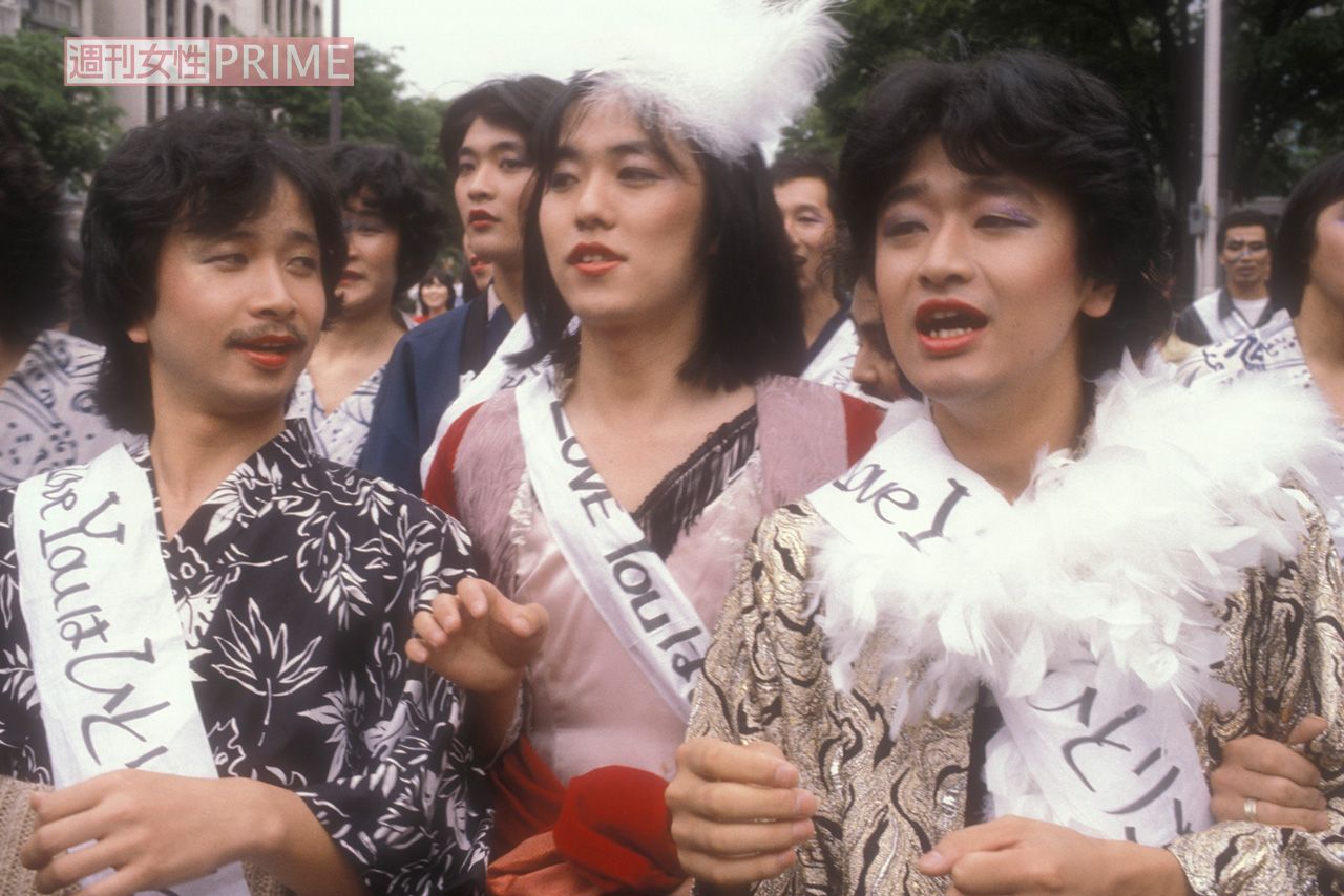 1981年、原宿で楽曲の放送禁止を抗議する桑田佳祐らサザンオールスターズ