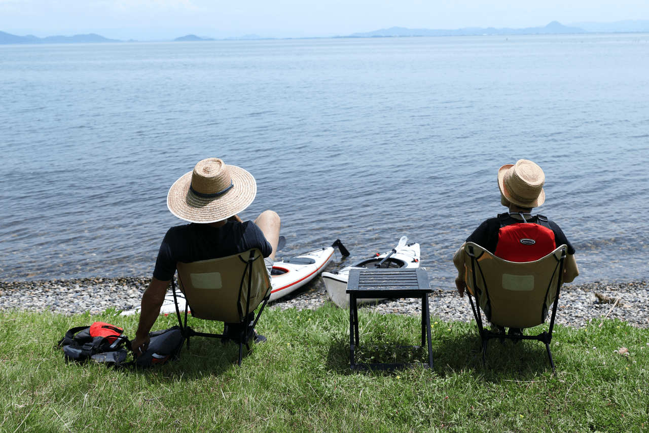自宅のすぐ近くに琵琶湖。夫婦でカヤックを楽しんだりくつろいだり