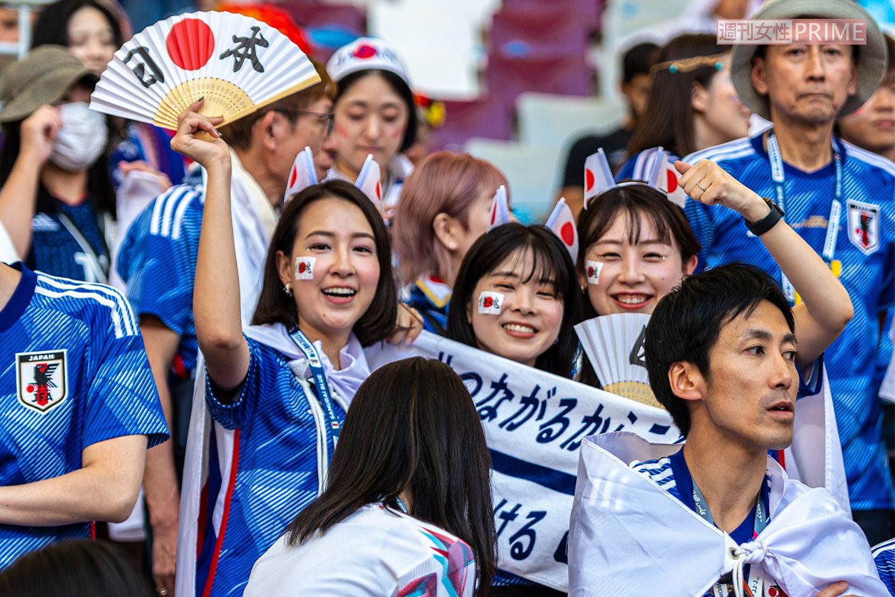 W杯ではマスクなしが当たり前！ドイツ戦で声援を送る日本人サポーター（2022年11月23日）