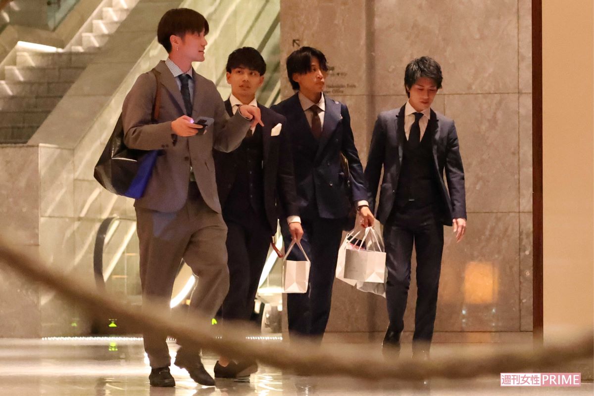 （左から）フジ、たく、けす、もりやまの『えびすじゃっぷ』の4人。以前に“立ちション”のマナーの悪さが取り沙汰されたメンバーも