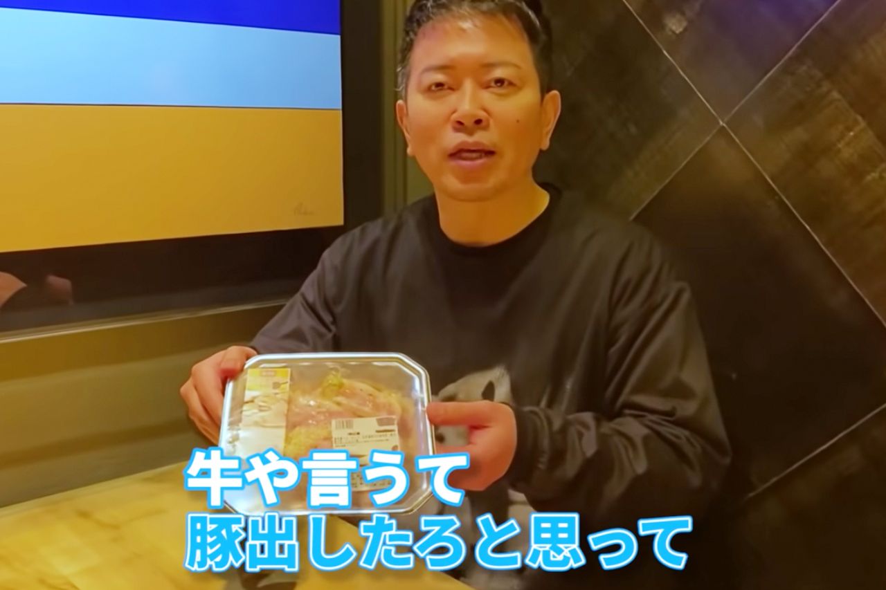 「焼肉店で出てくるスーパーの肉に気づくのか」というドッキリを仕掛ける宮迫博之（YouTubeより）